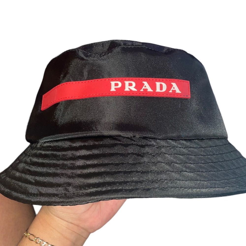 P bucket hat